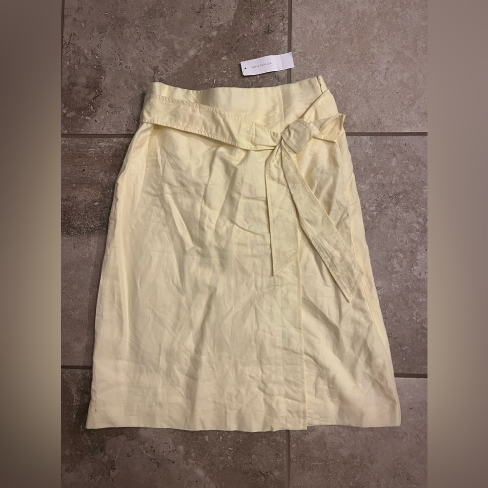 Ann Taylor Yellow Skirt NWT size 4